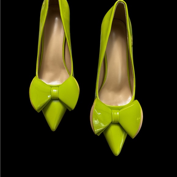 Size 7.5 Women’s Chartreuse/bright lime green bow-Heels pointed statement pumps - Picture 5 of 10